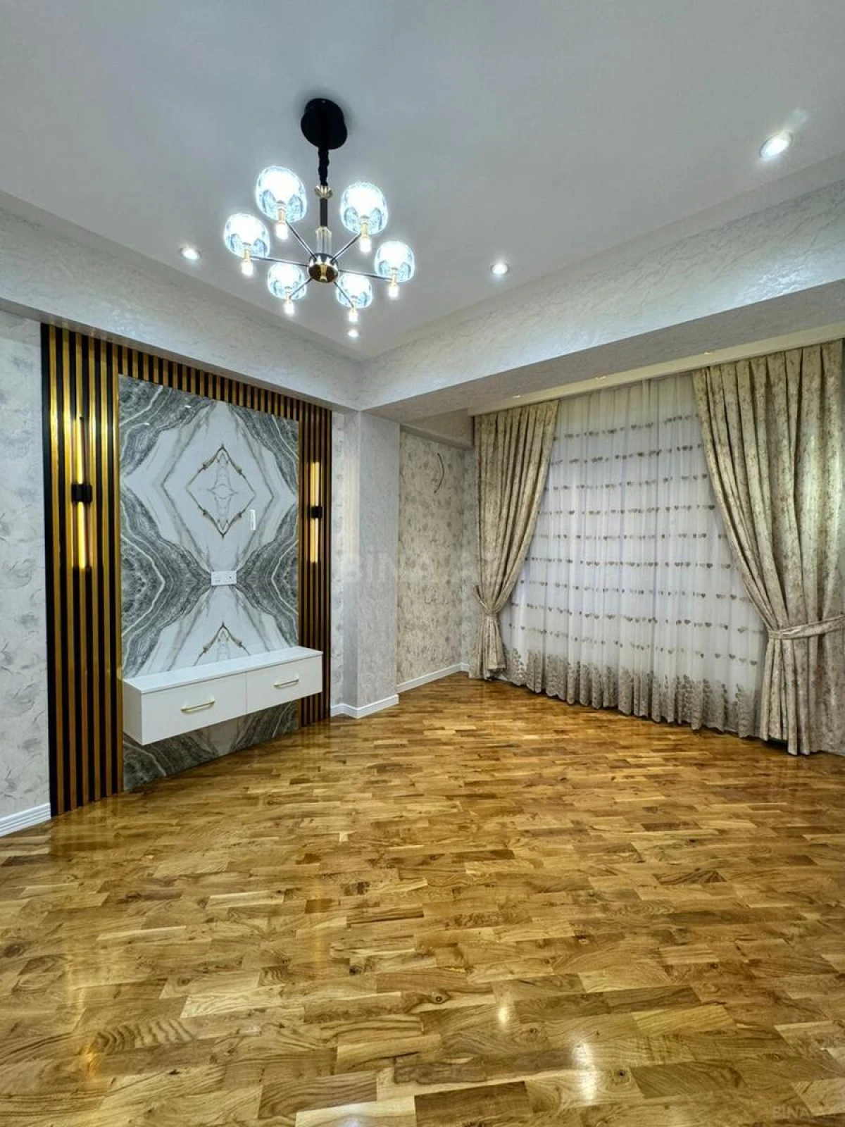 Satılır 2 otaqlı mənzil 100 m²