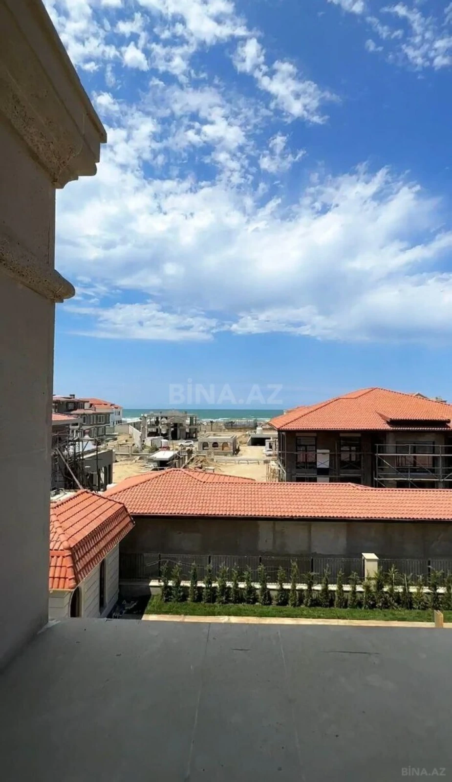 Satılır 8 otaqlı həyət evi 900 m²