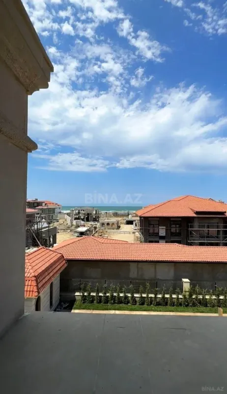 Satılır 8 otaqlı həyət evi 900 m²