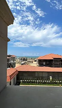 Satılır 8 otaqlı həyət evi 900 m²