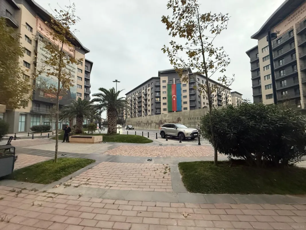 Satılır 5 otaqlı mənzil 250 m²