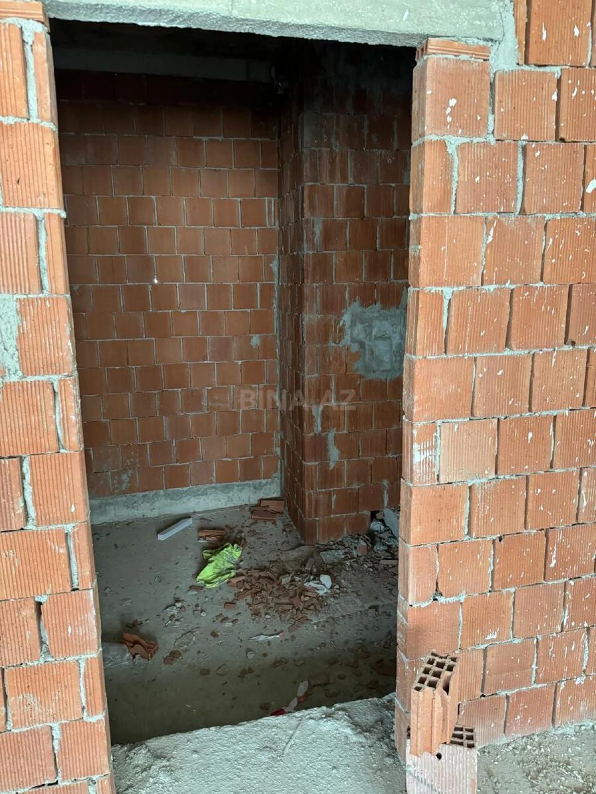 Satılır 5 otaqlı mənzil 250 m²