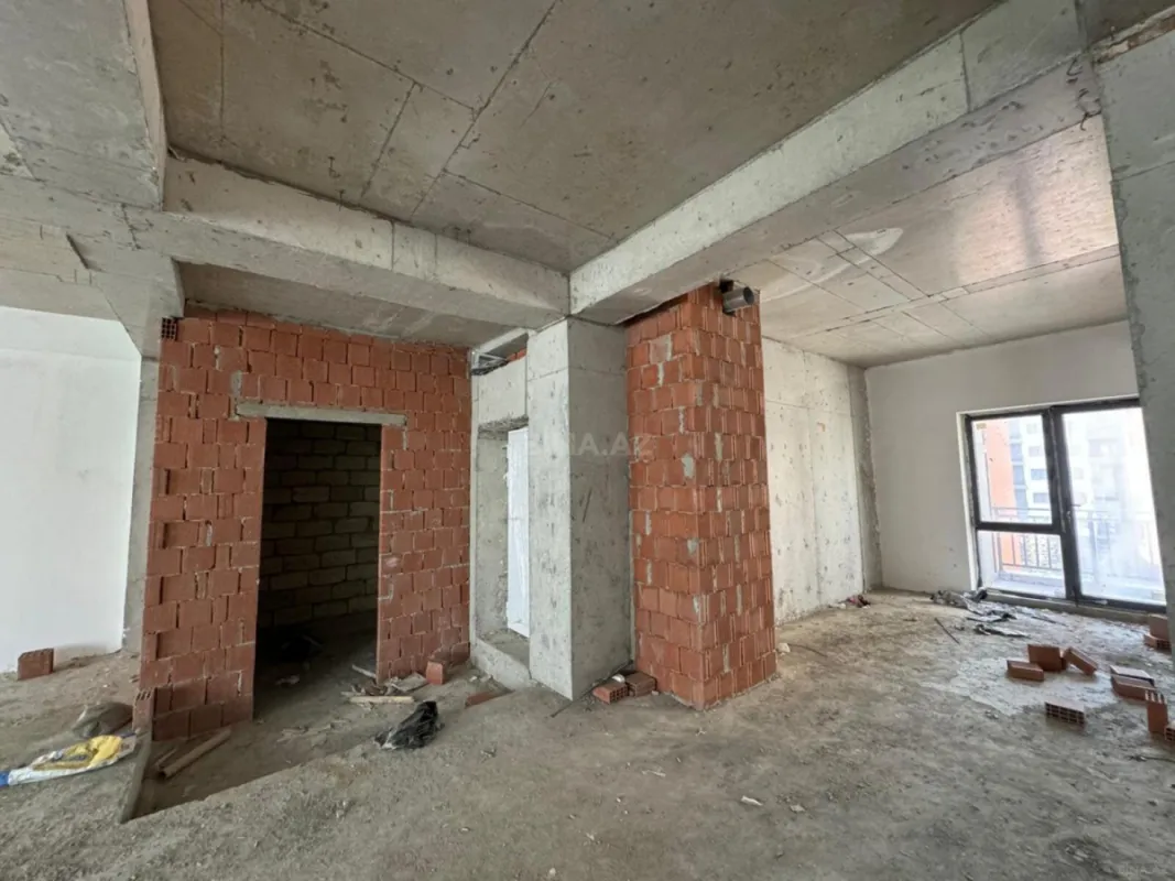 Satılır 5 otaqlı mənzil 250 m²
