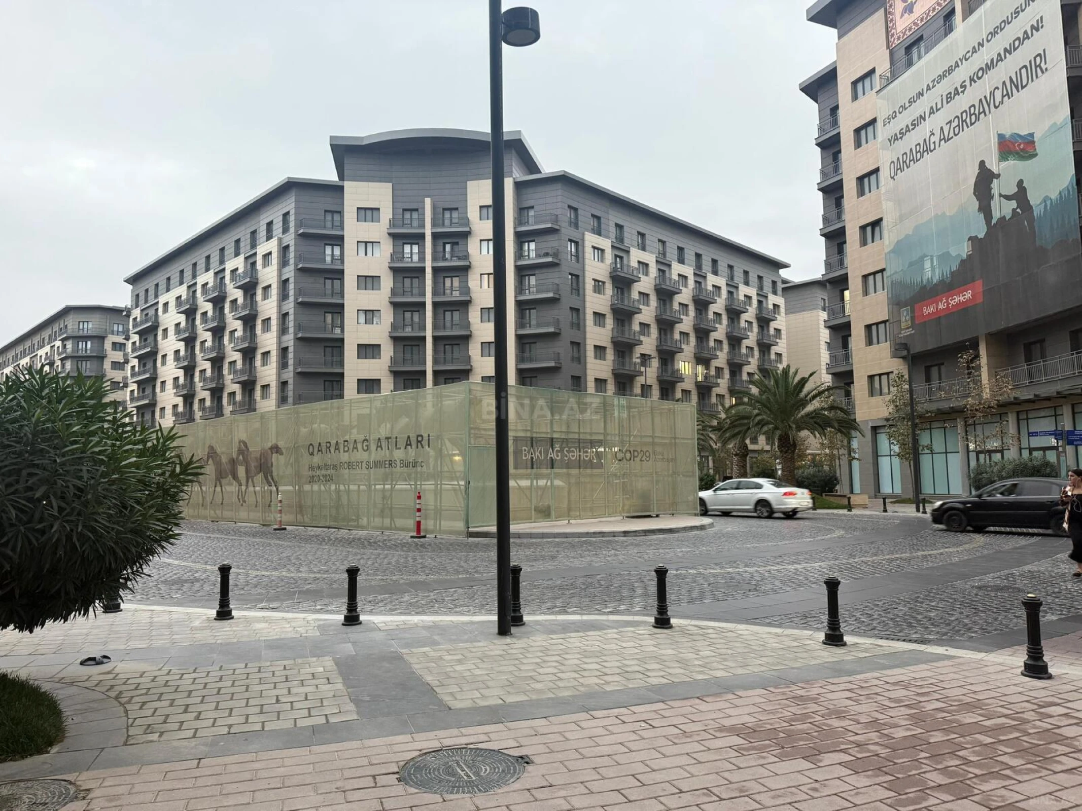 Satılır 5 otaqlı mənzil 250 m²
