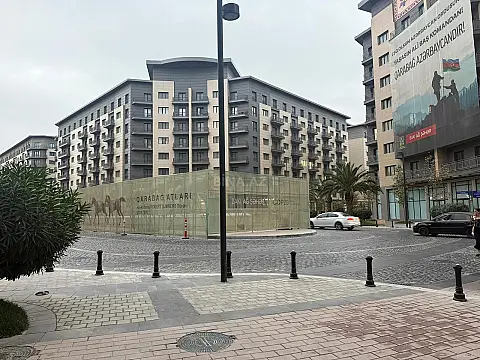 Satılır 5 otaqlı mənzil 250 m²