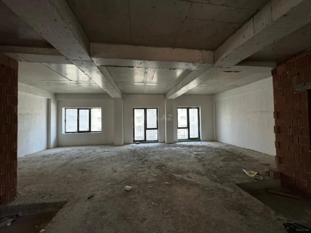 Satılır 5 otaqlı mənzil 250 m²