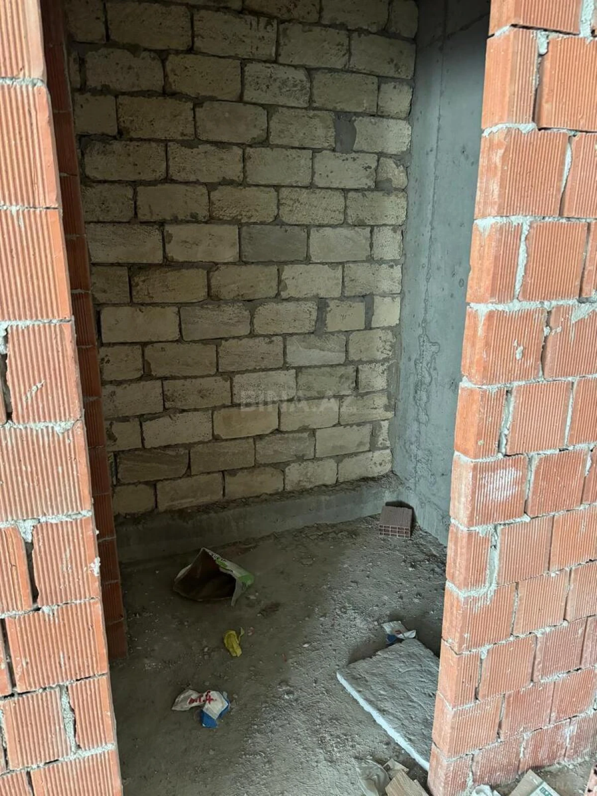 Satılır 5 otaqlı mənzil 250 m²