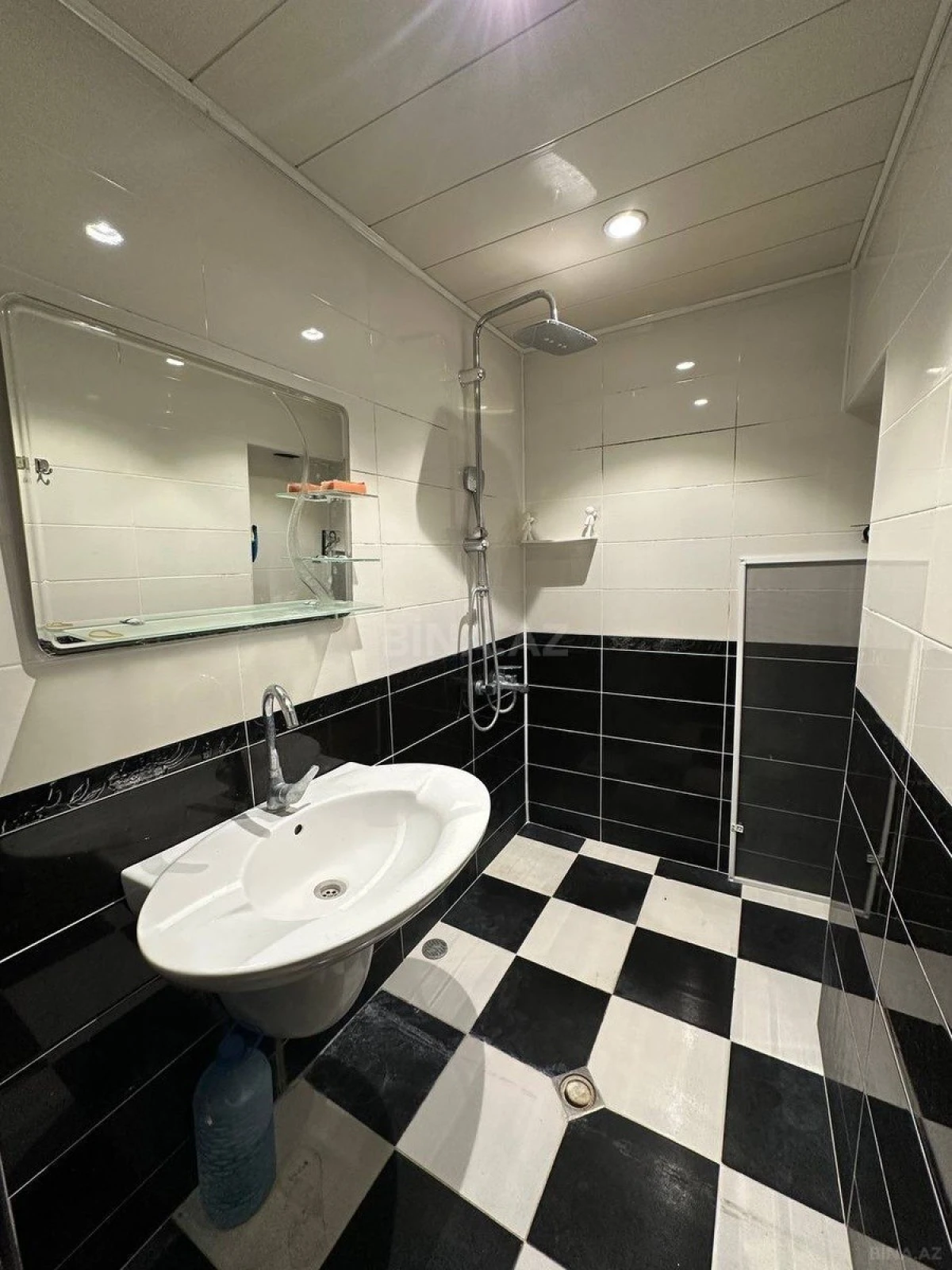 Kirayə verilir 2 otaqlı mənzil 60 m²