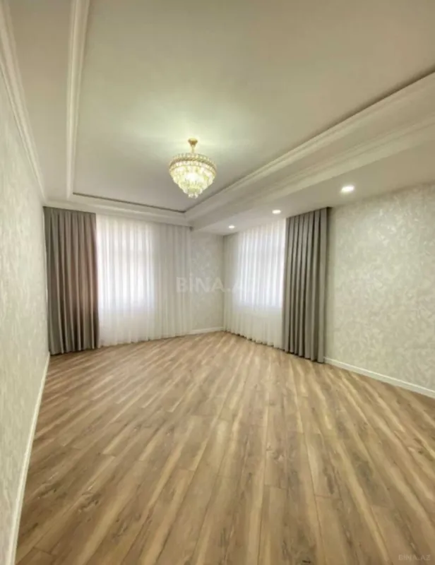 Satılır 3 otaqlı mənzil 156 m²