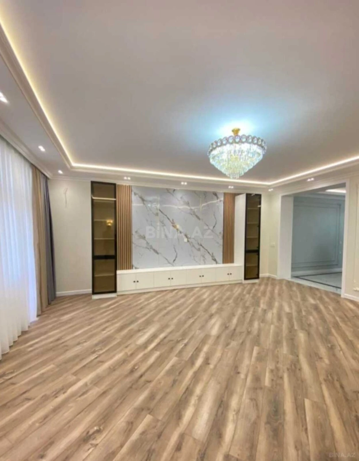 Satılır 3 otaqlı mənzil 156 m²