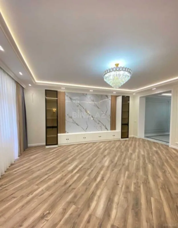 Satılır 3 otaqlı mənzil 156 m²
