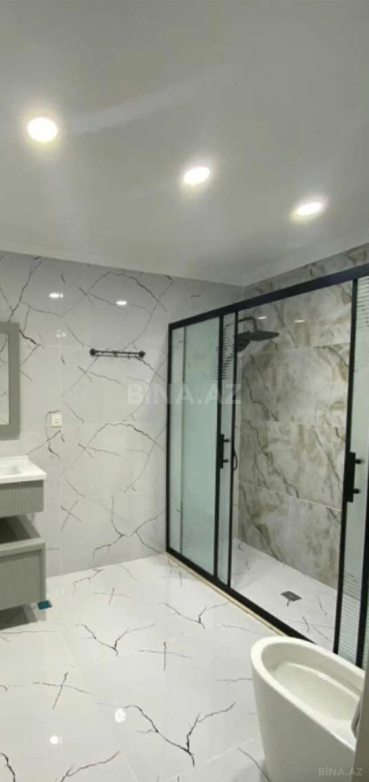 Satılır 3 otaqlı mənzil 156 m²