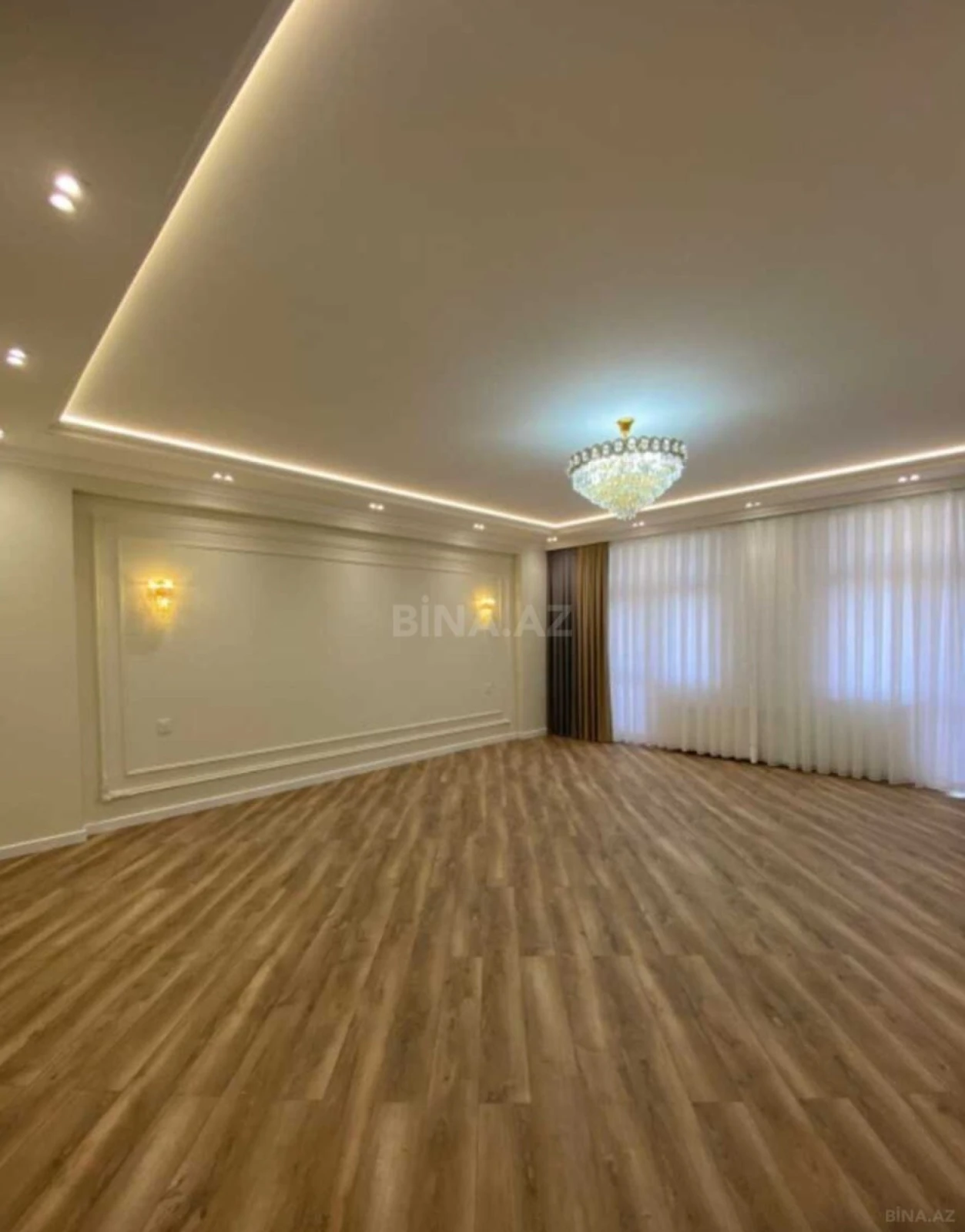 Satılır 3 otaqlı mənzil 156 m²
