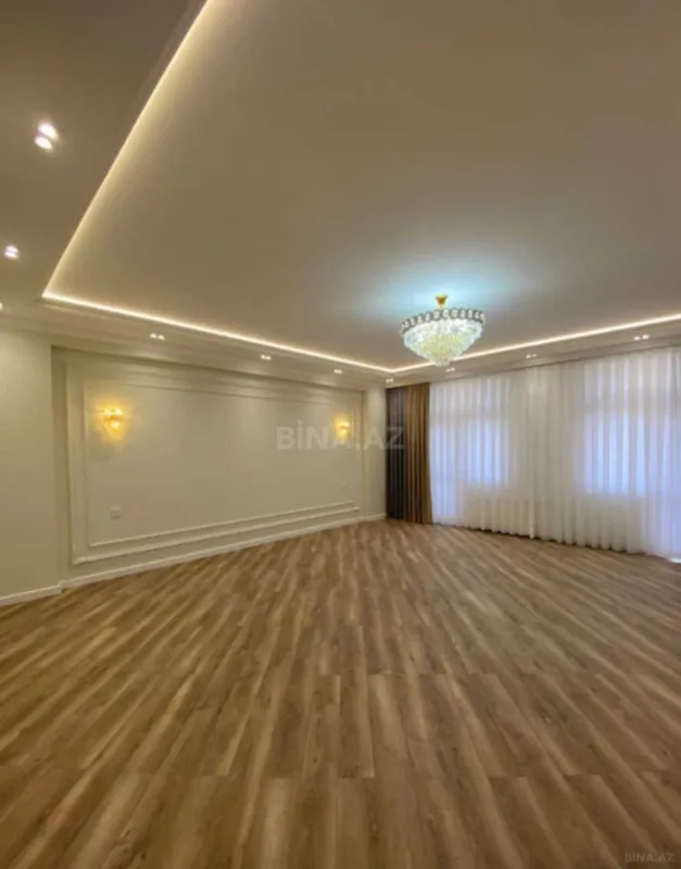 Satılır 3 otaqlı mənzil 156 m²