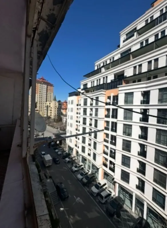 Satılır 4 otaqlı mənzil 100 m²