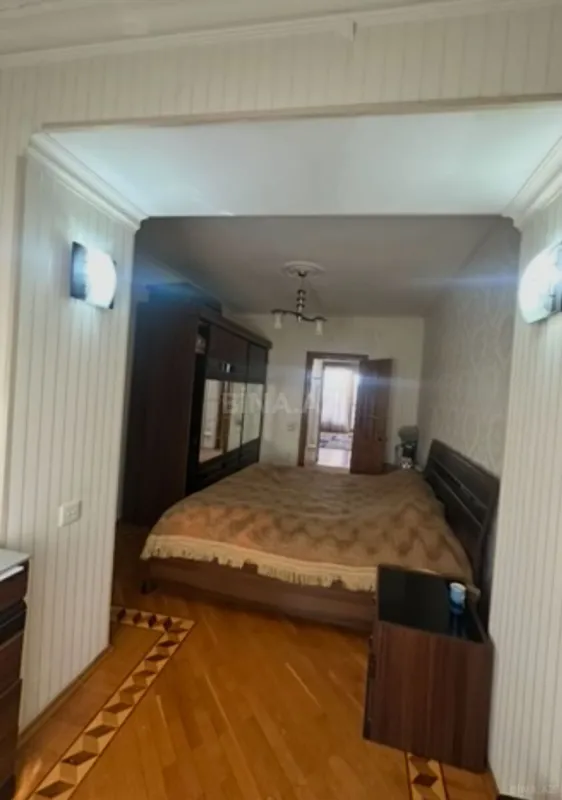Satılır 4 otaqlı mənzil 100 m²