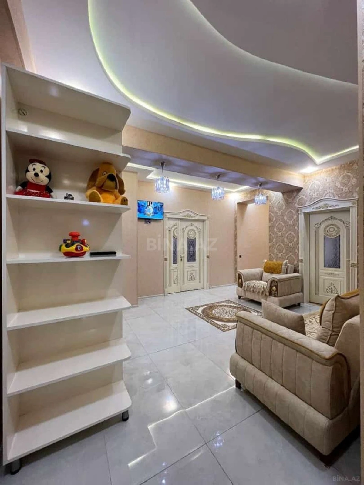 Kirayə verilir 3 otaqlı mənzil 130 m²