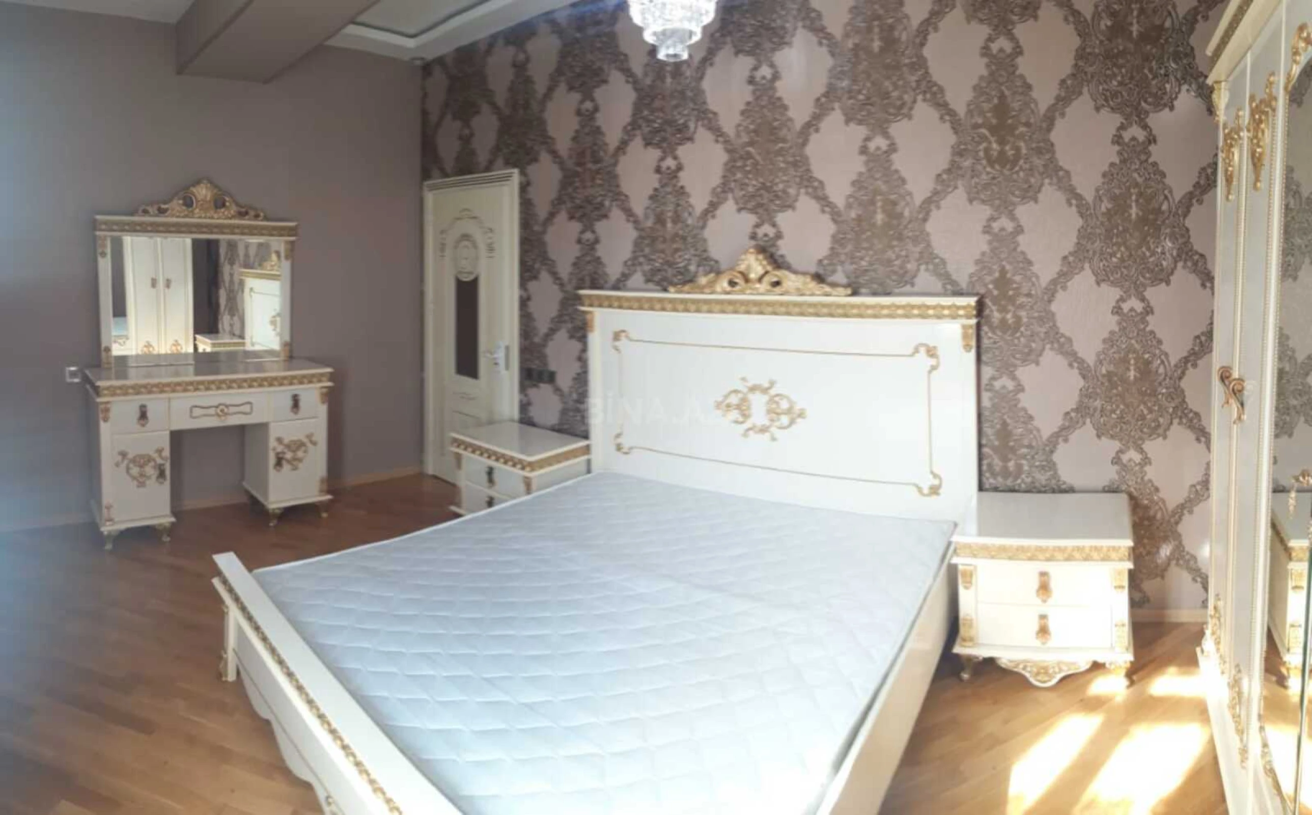 Kirayə verilir 3 otaqlı mənzil 130 m²