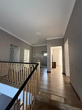 Satılır 5 otaqlı həyət evi 195 m²