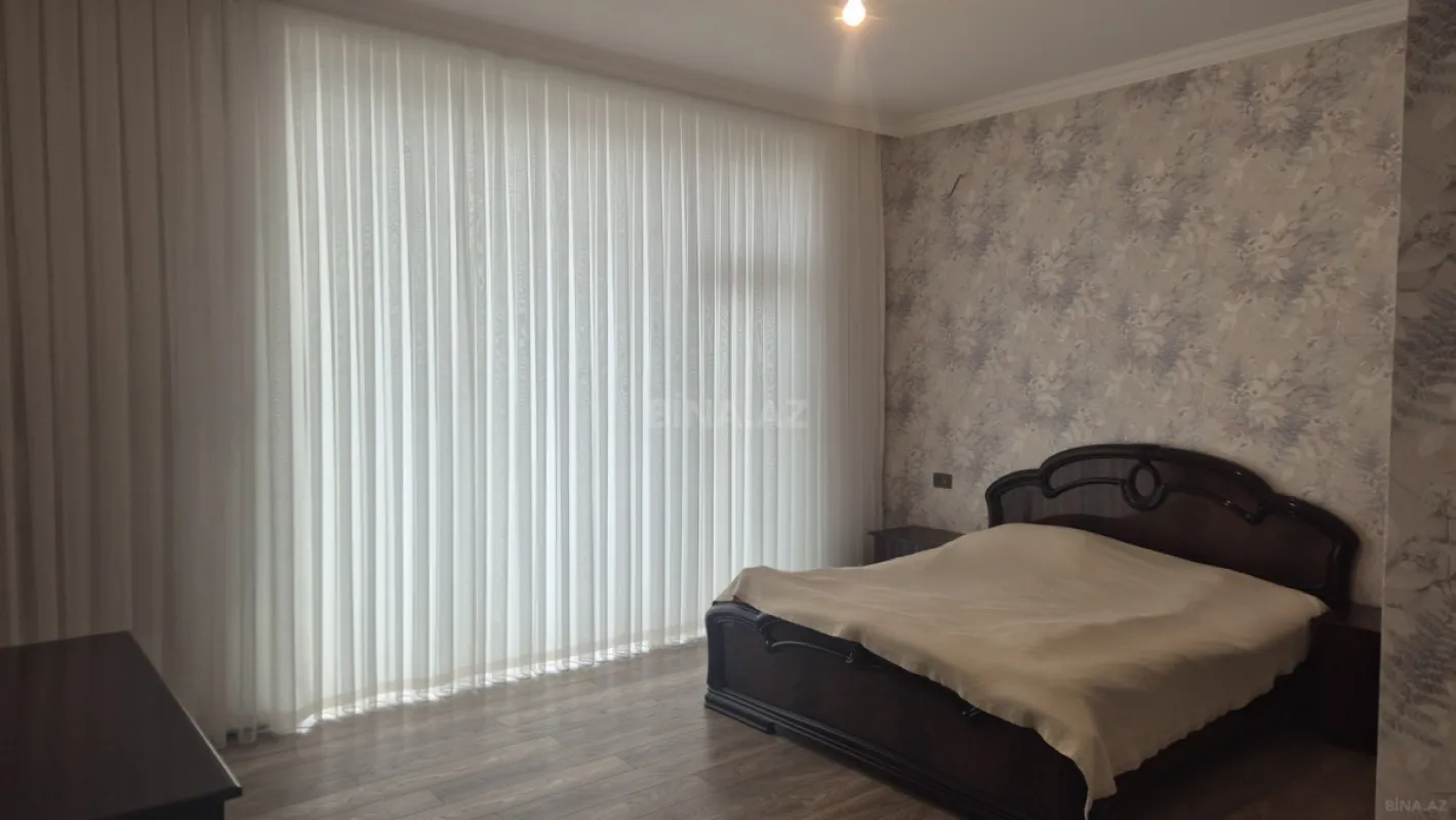 Satılır 5 otaqlı həyət evi 195 m²