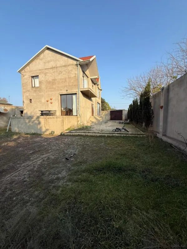 Satılır 5 otaqlı həyət evi 195 m²