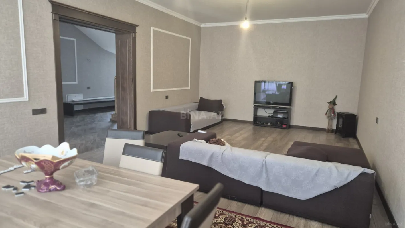 Satılır 5 otaqlı həyət evi 195 m²