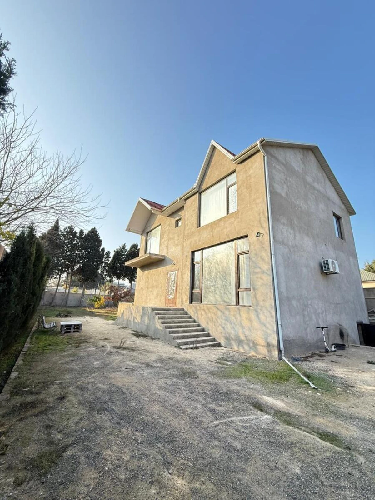 Satılır 5 otaqlı həyət evi 195 m²