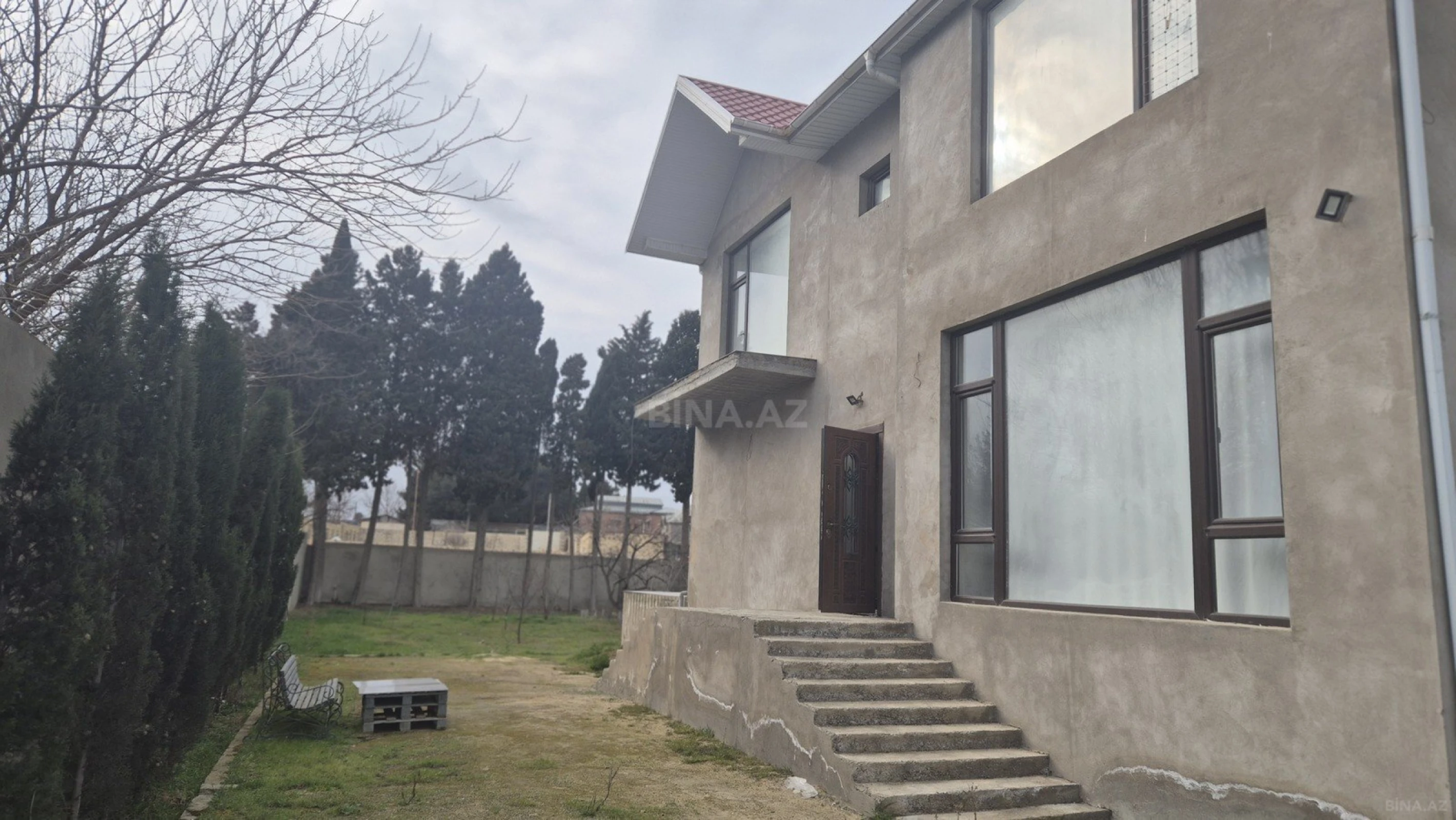 Satılır 5 otaqlı həyət evi 195 m²