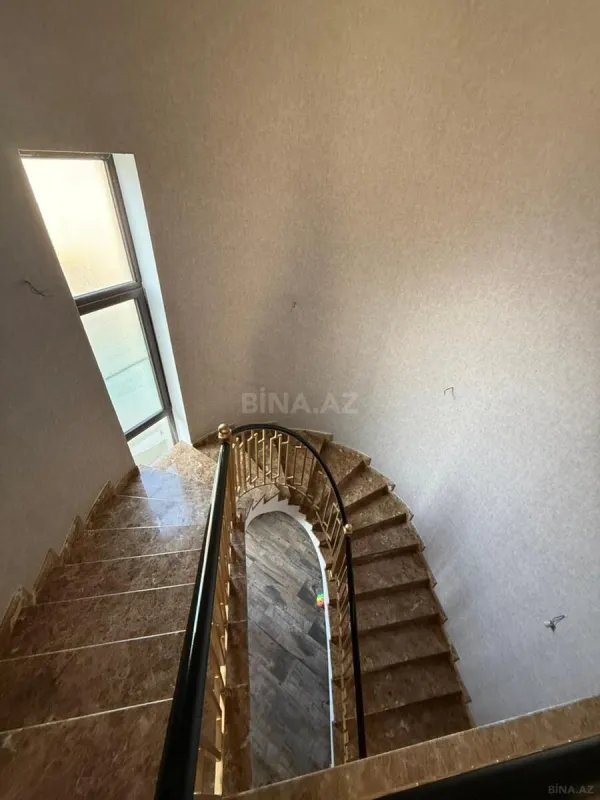 Satılır 5 otaqlı həyət evi 195 m²