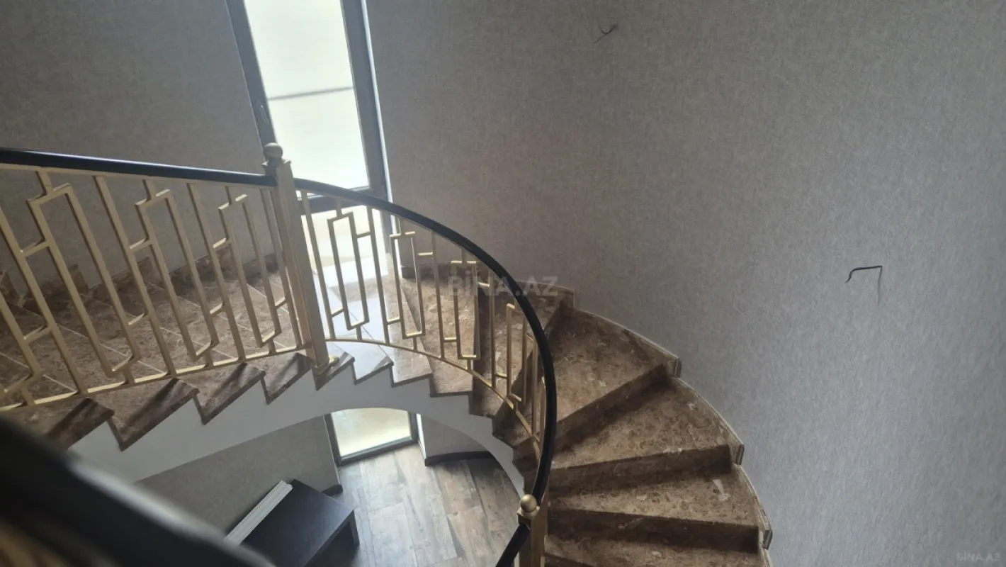 Satılır 5 otaqlı həyət evi 195 m²