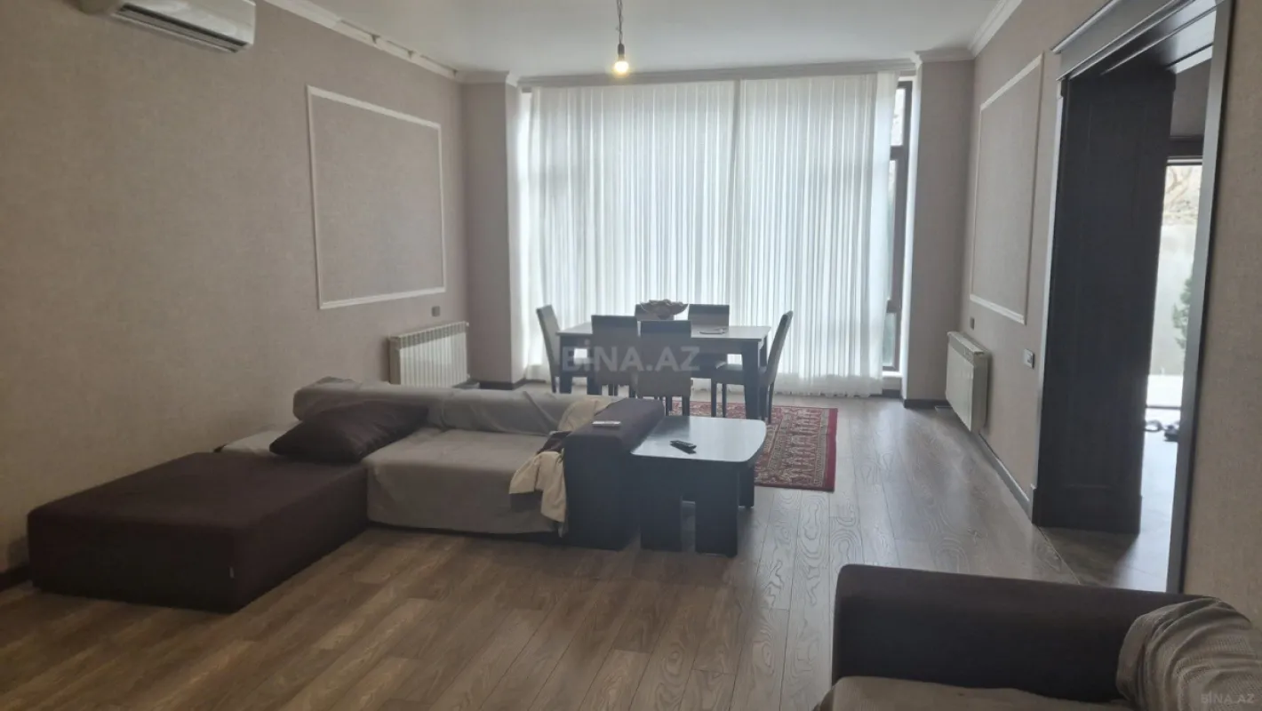 Satılır 5 otaqlı həyət evi 195 m²
