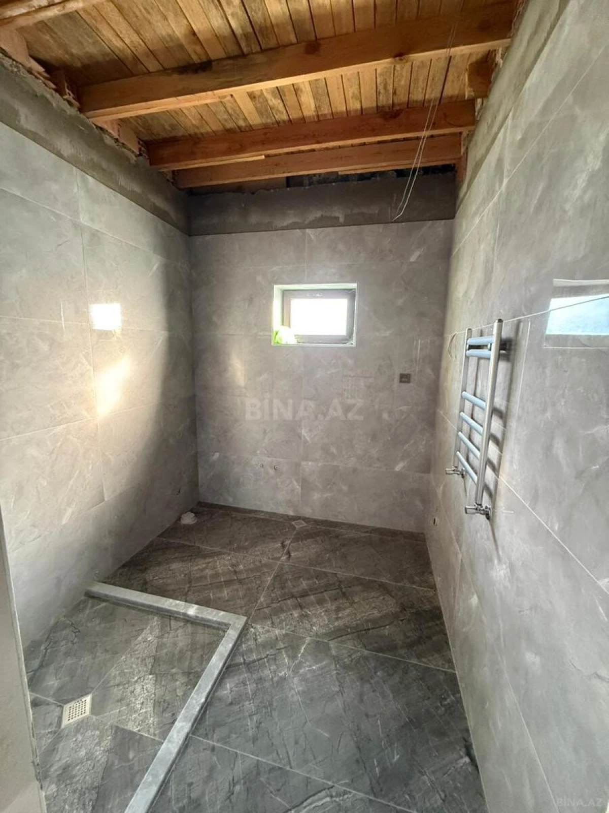 Satılır 5 otaqlı həyət evi 195 m²