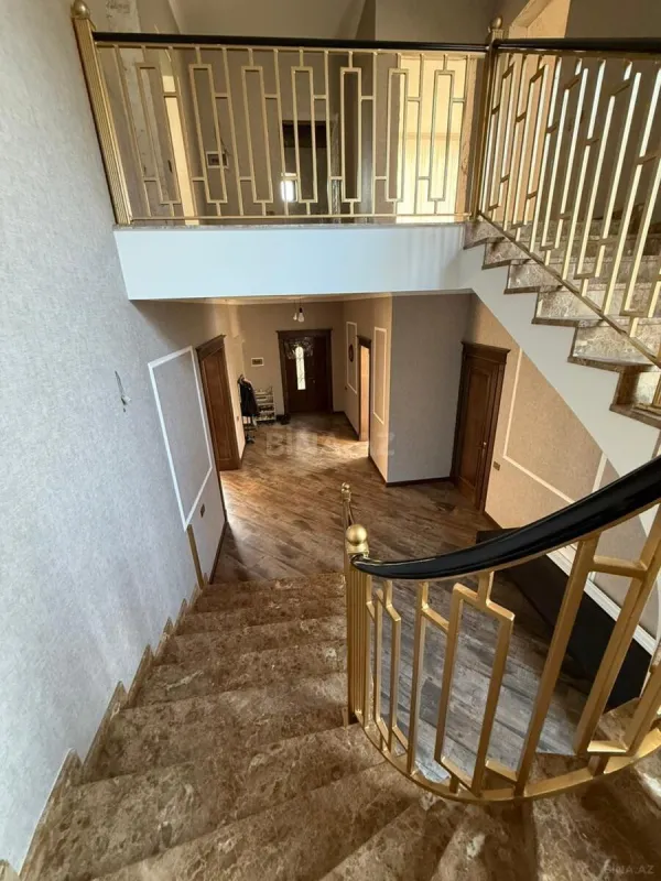 Satılır 5 otaqlı həyət evi 195 m²