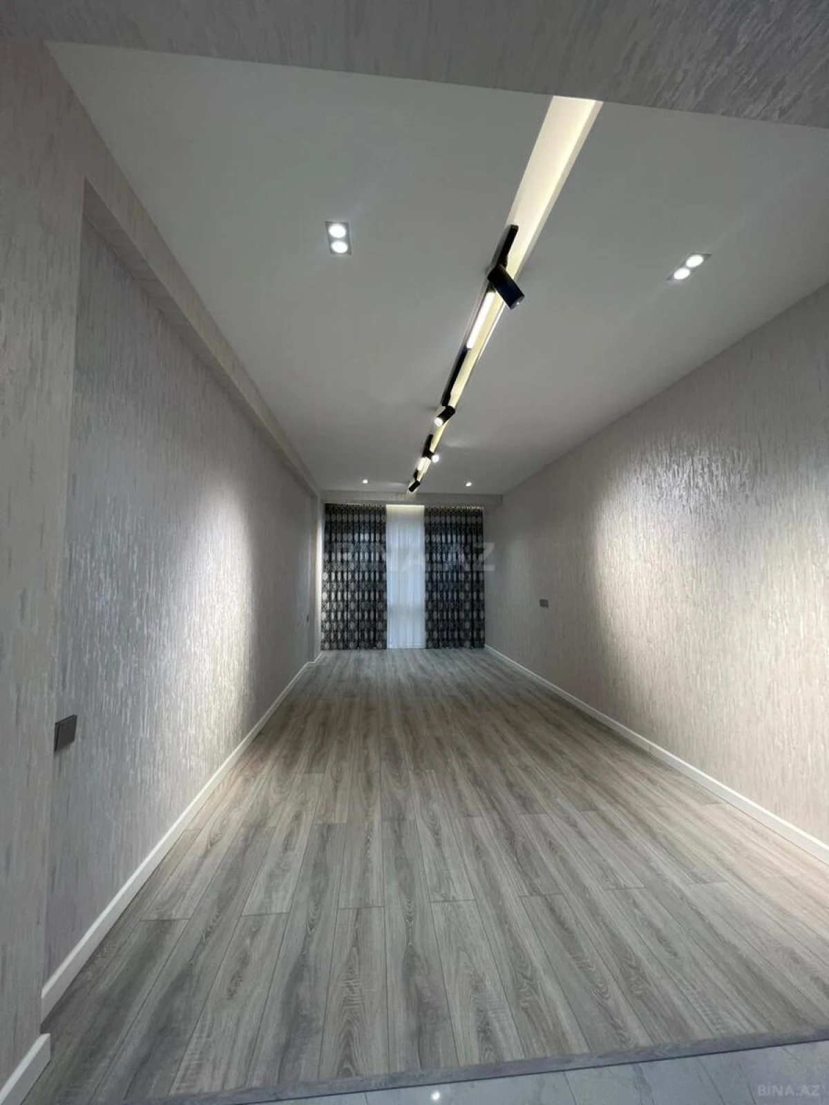 Satılır 2 otaqlı mənzil 76 m²