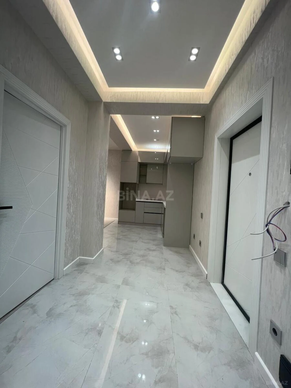 Satılır 2 otaqlı mənzil 76 m²