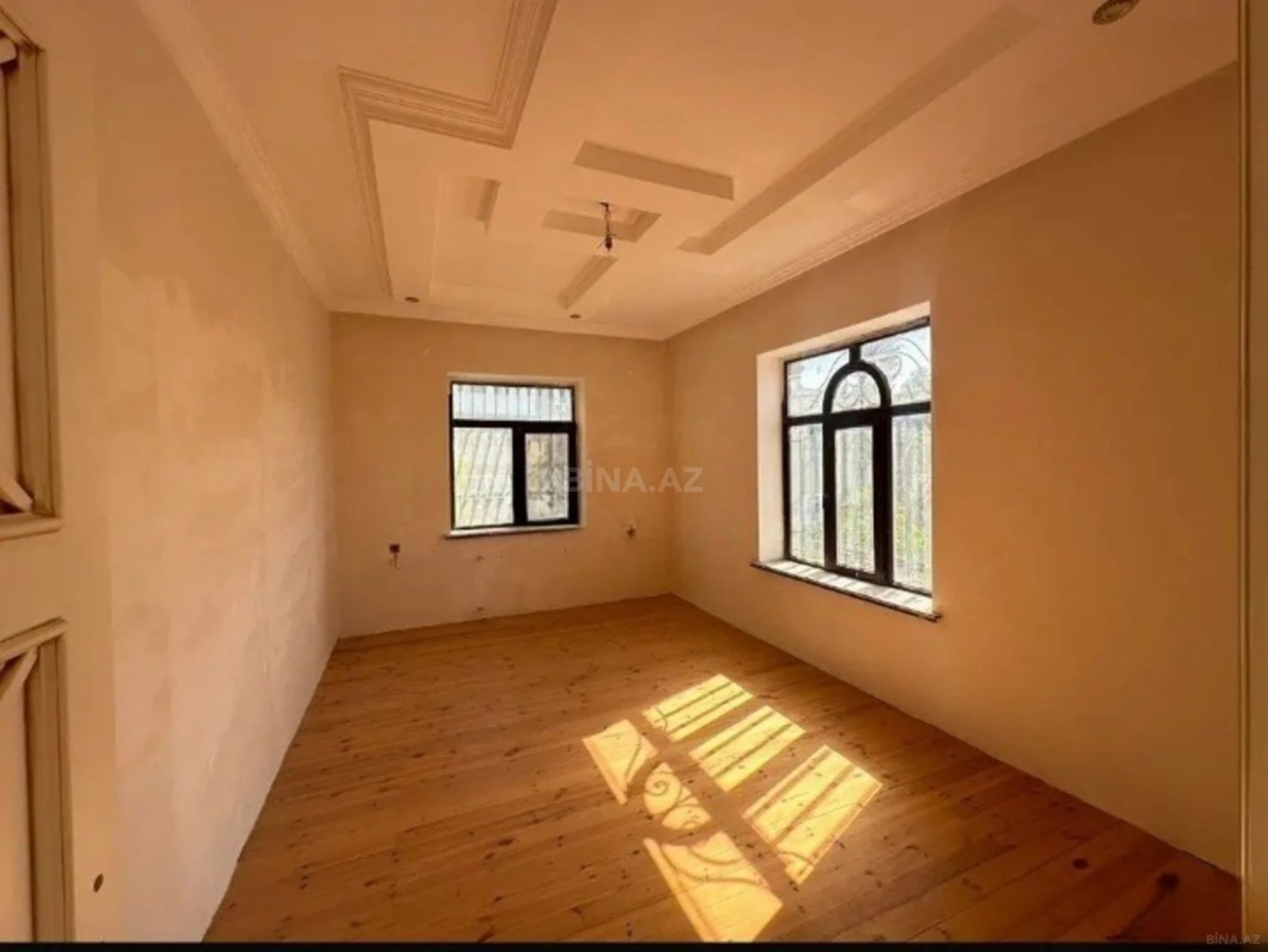 Satılır 9 otaqlı həyət evi 330 m²