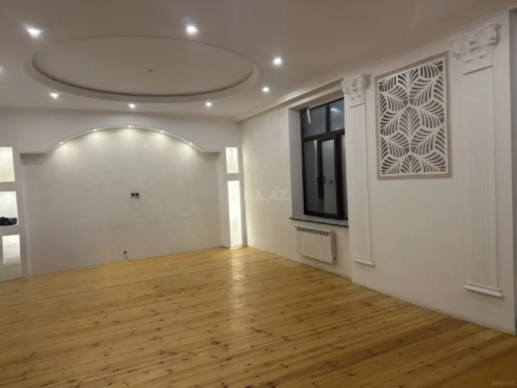 Satılır 9 otaqlı həyət evi 330 m²
