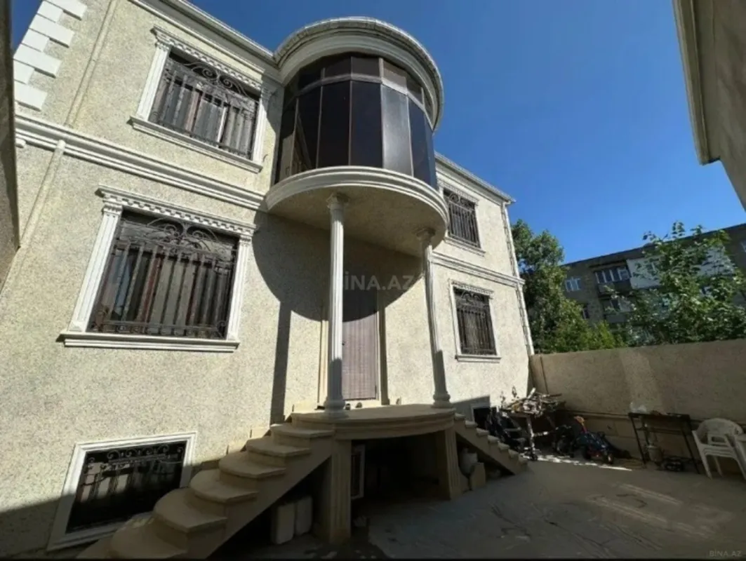 Satılır 9 otaqlı həyət evi 330 m²