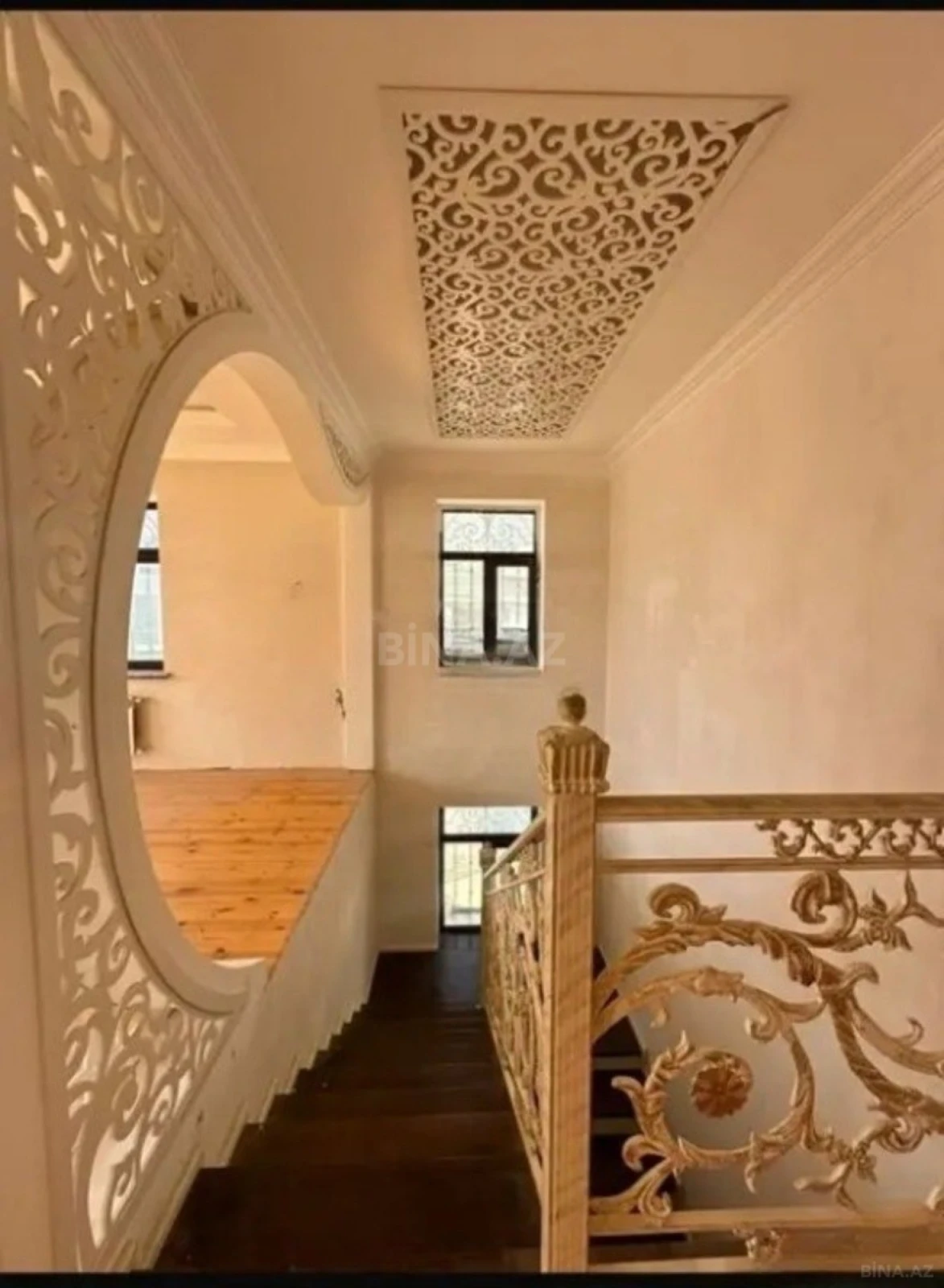 Satılır 9 otaqlı həyət evi 330 m²