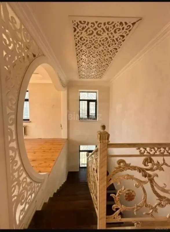 Satılır 9 otaqlı həyət evi 330 m²