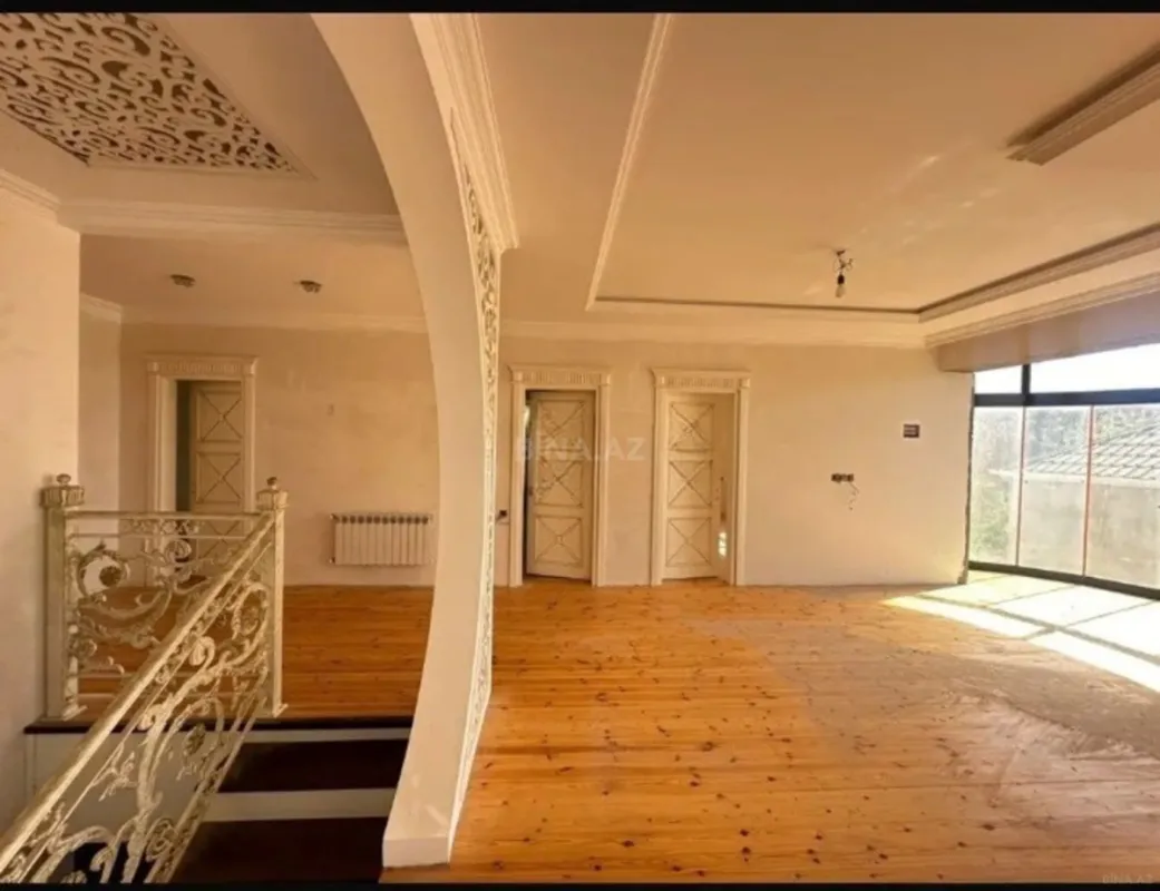 Satılır 9 otaqlı həyət evi 330 m²