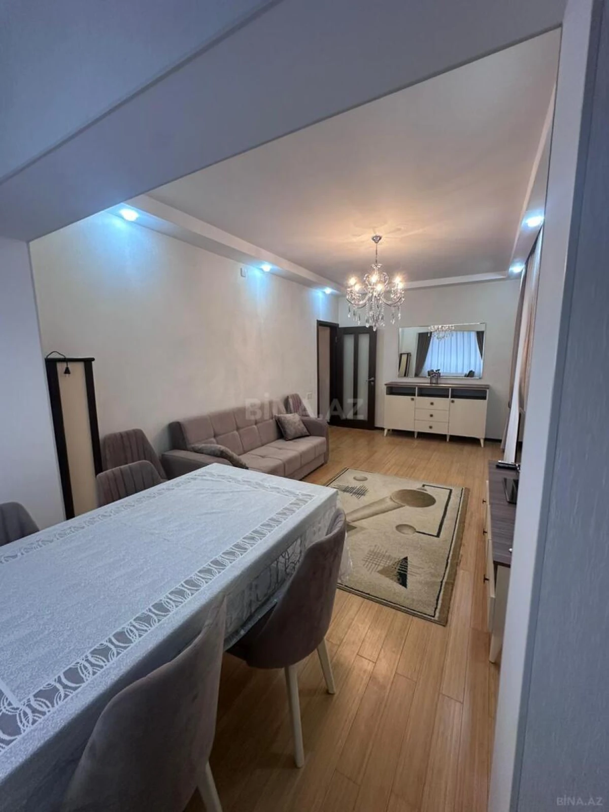 Kirayə verilir 2 otaqlı mənzil 65 m²