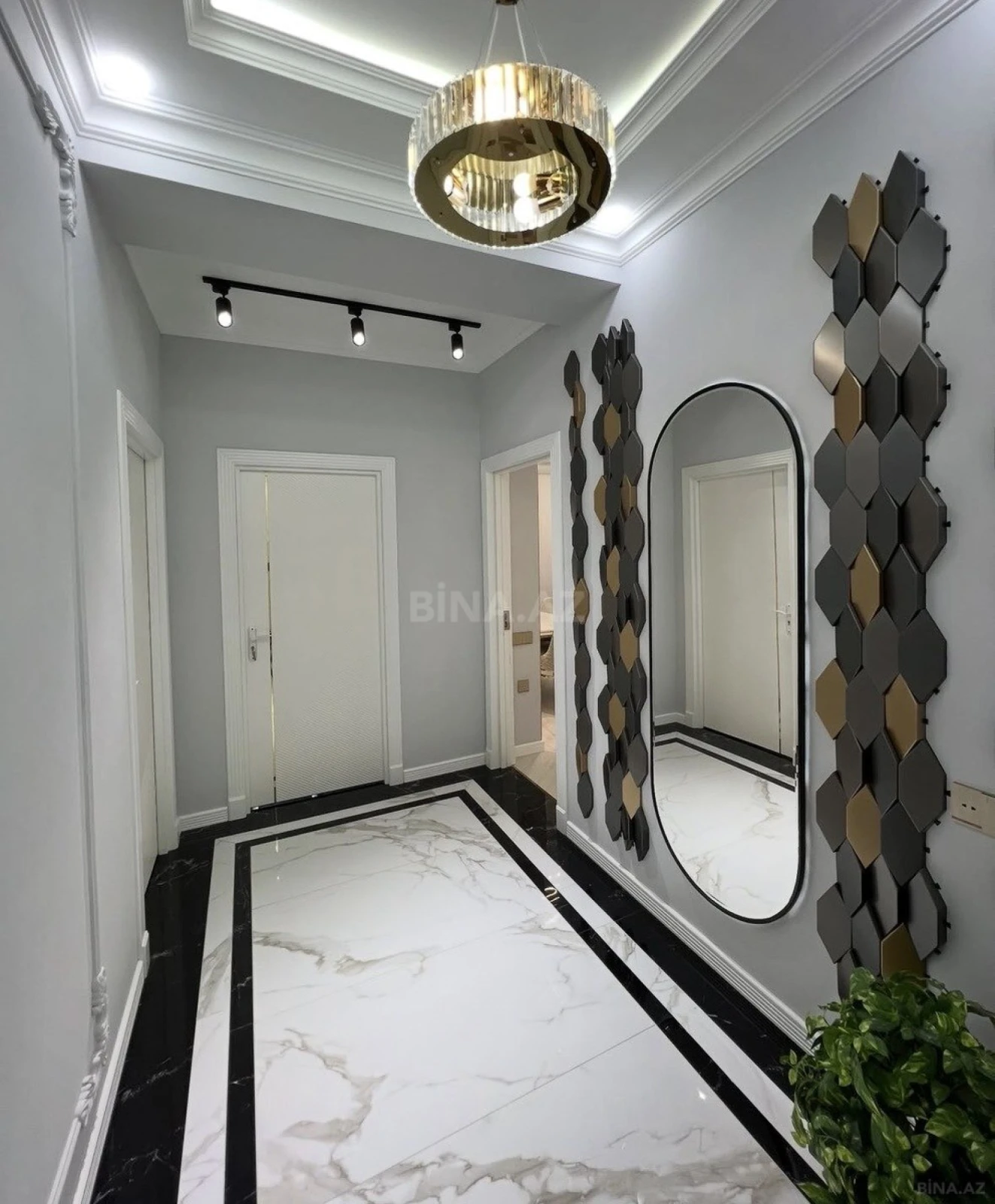 Satılır 3 otaqlı mənzil 105 m²