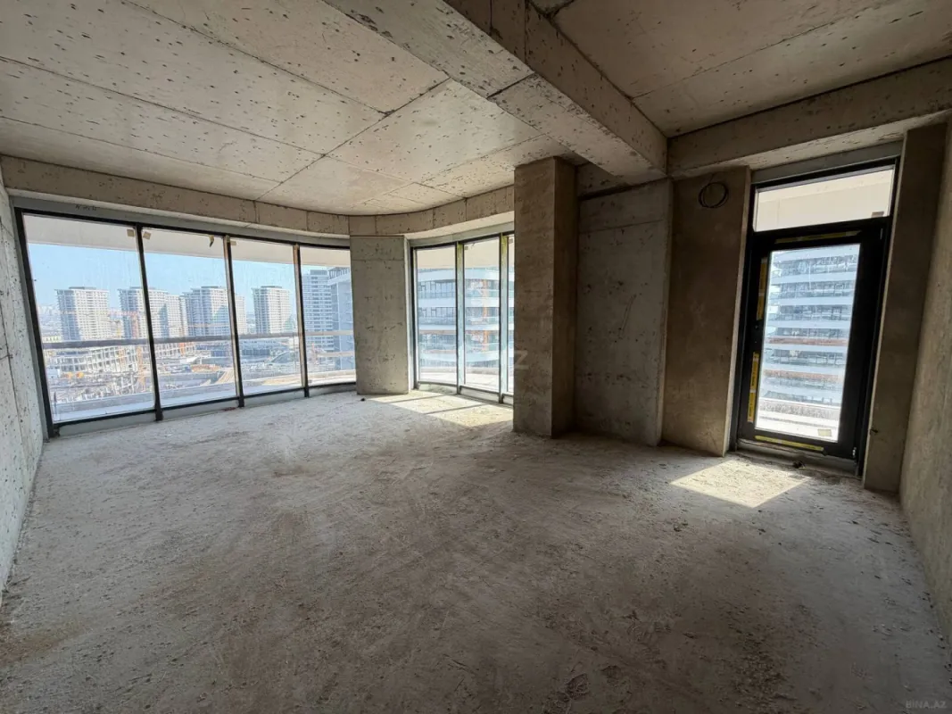 Satılır 3 otaqlı mənzil 180 m²
