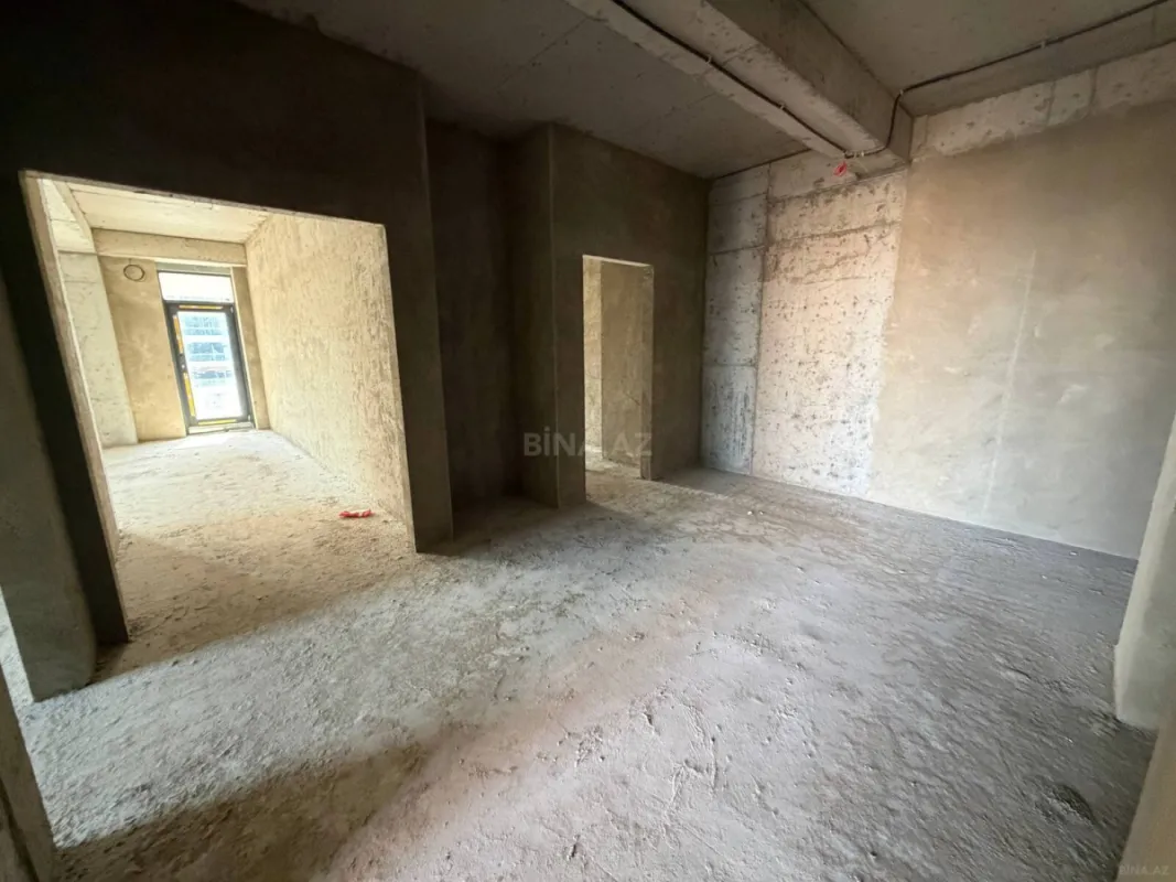 Satılır 3 otaqlı mənzil 180 m²