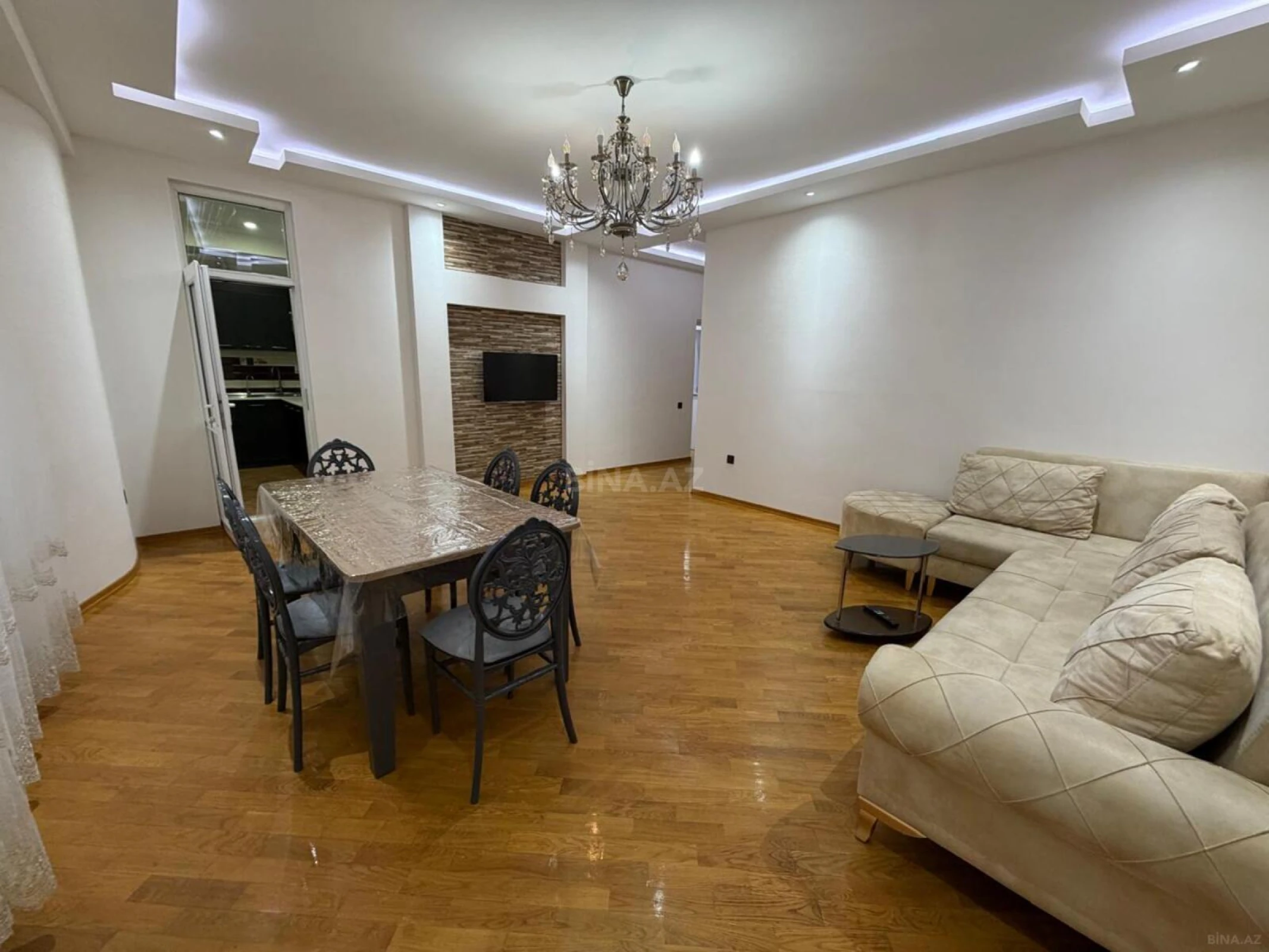 Kirayə verilir 2 otaqlı mənzil 67 m²