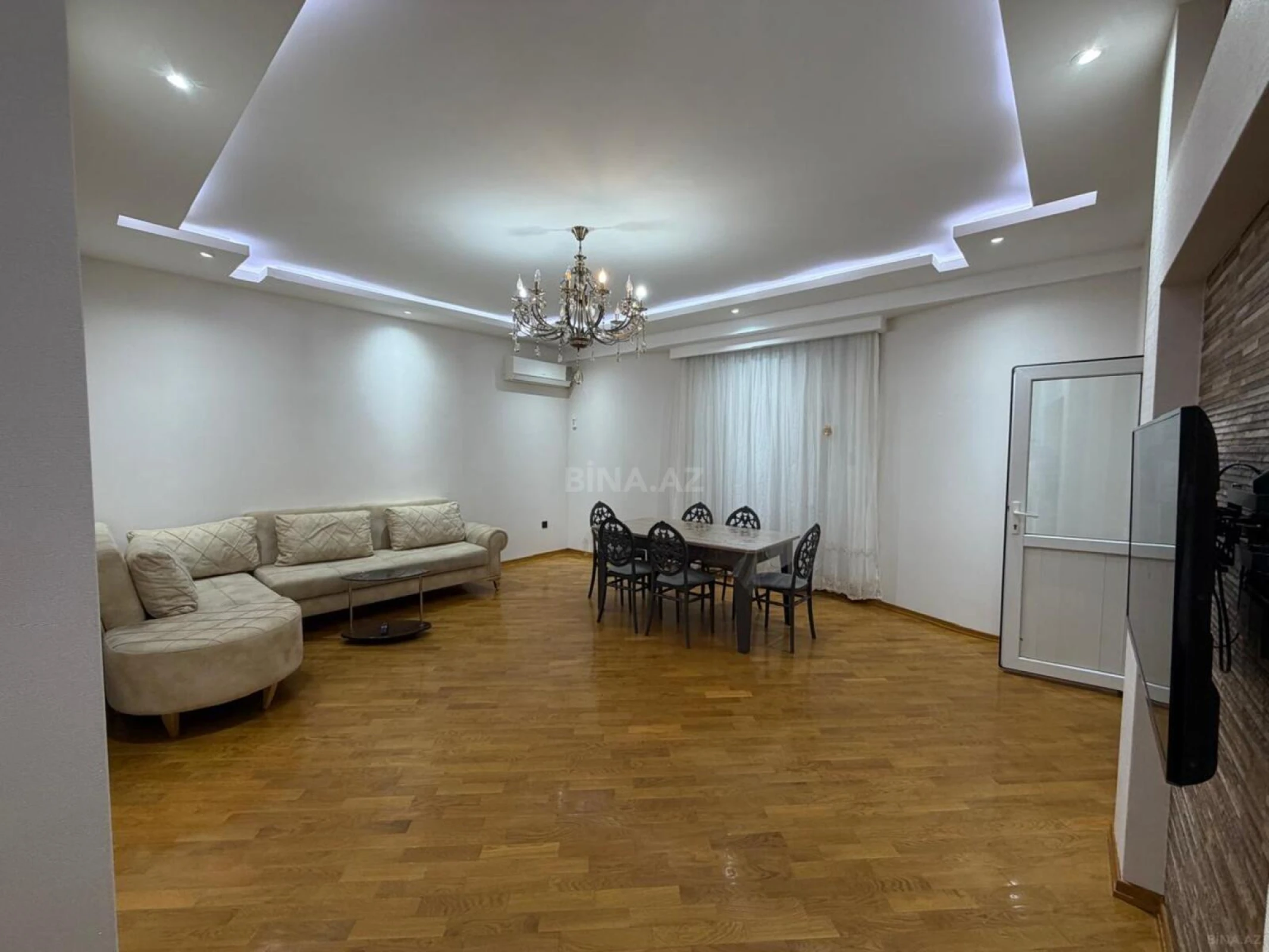 Kirayə verilir 2 otaqlı mənzil 67 m²