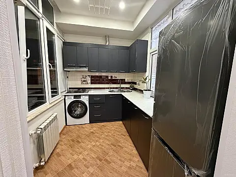 Kirayə verilir 2 otaqlı mənzil 67 m²