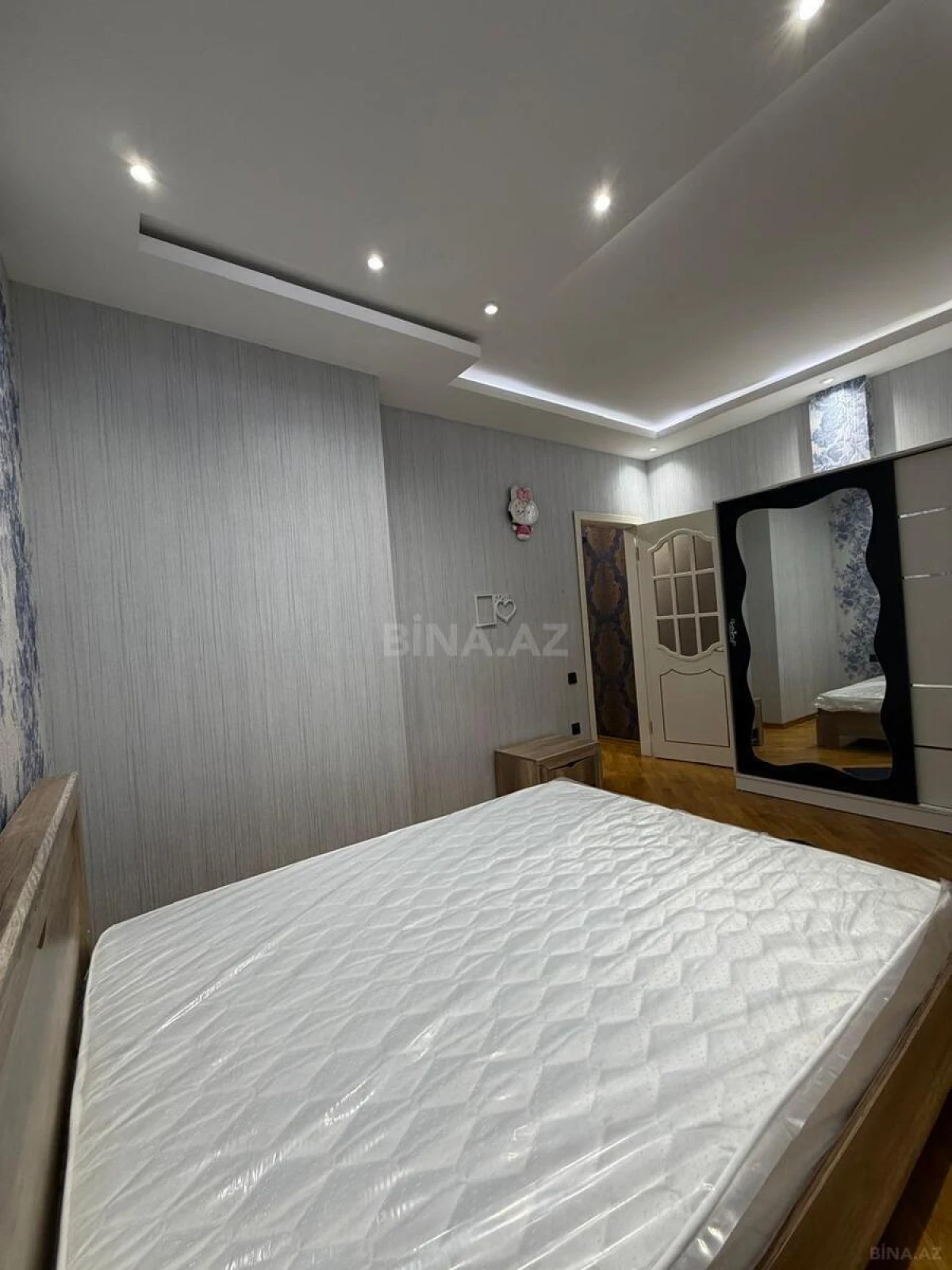 Kirayə verilir 2 otaqlı mənzil 67 m²