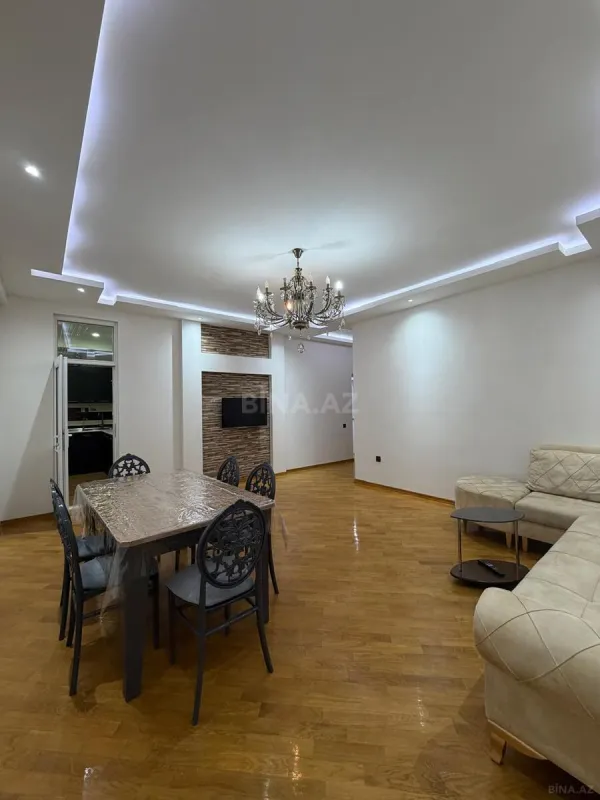 Kirayə verilir 2 otaqlı mənzil 67 m²